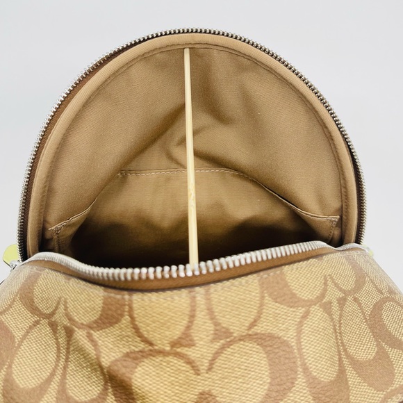 Coach Court Backpack in Signature Canvas - Picture 3 of 12